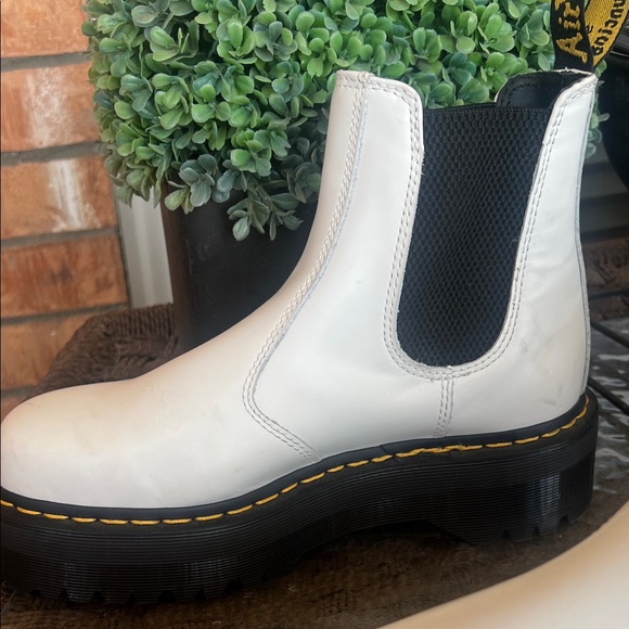 Dr. Martens Shoes - Dr. Martens Air vision sole White oil resistant Leather Chelsea Boots. EUC
